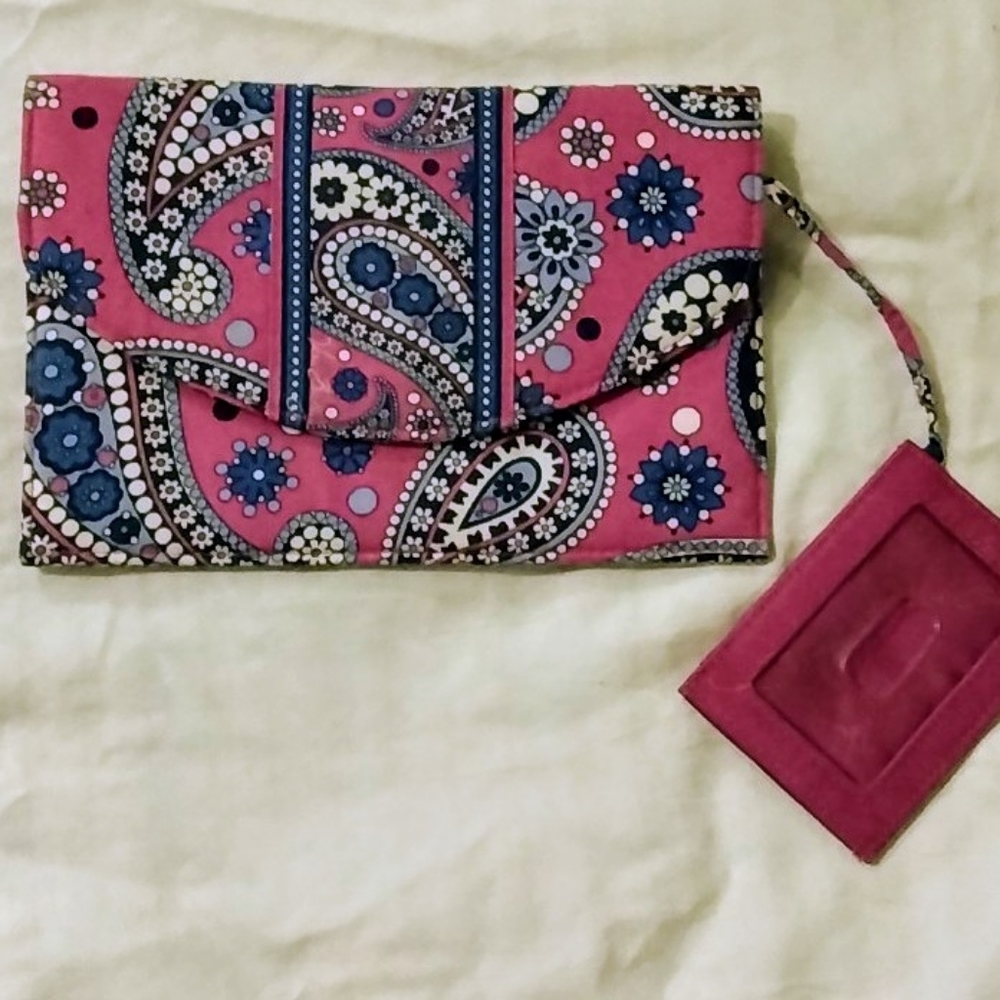 Vera Bradley Travel Clutch Retired 2018 Boysenberry Pattern.